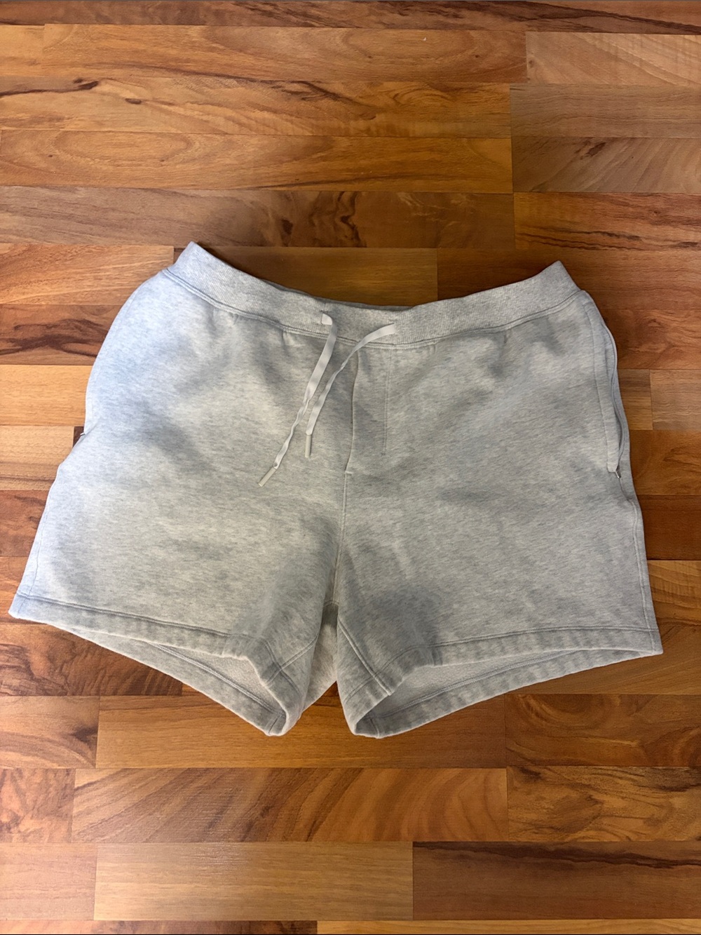 Men’s Lululemon light gray 5” city sweat shorts size XL